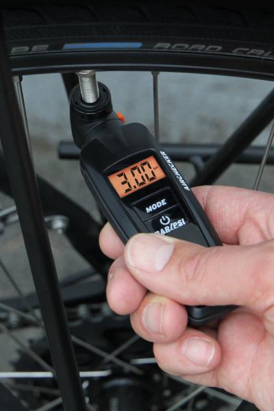 SKS Reifendruckmesser Airchecker 2.0 Kunst stoff AV SV Digital Drehbarer Duokopf sz  Produktbild 3