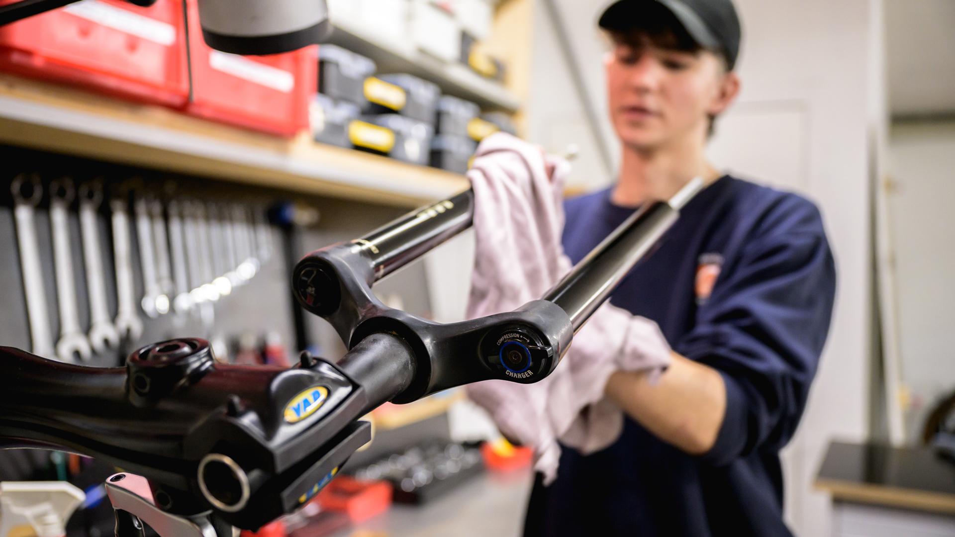  - Velothek AG B&uuml;tschwil